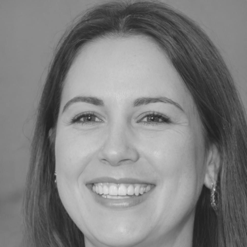 Elena Rossi, Behavioral Finance Specialist
